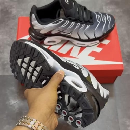 Nike Air Max Plus "Black/Silver" sneakers