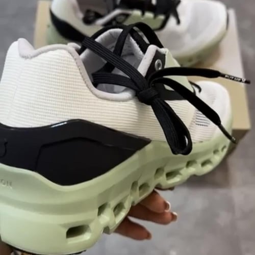 On Running Cloudstratus low-top sneakers