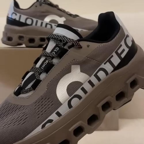 On Running Cloudmonster sneakers