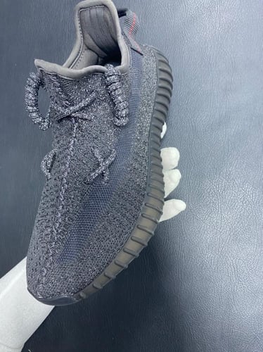 Adidas Yeezy Boost 350 V2 Black(مع انعكاس)