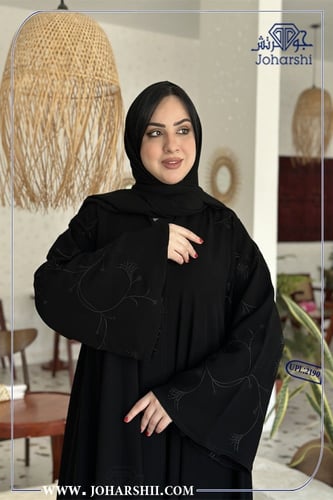 عبايات سوداء مطرزة بالكريستال كلوش