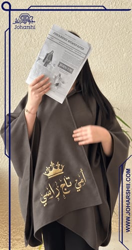 شال شتوي بالاسم لون رمادي فاتح تصميم أنيق وفرو داخ...