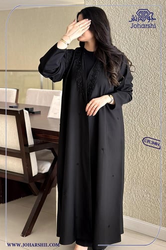 عباية قماش باربي مزخرفة بأناقة