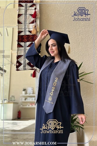 عباية تخرج كحلي فاخرة مع وشاح تخرج بالاسم تطريز رم...
