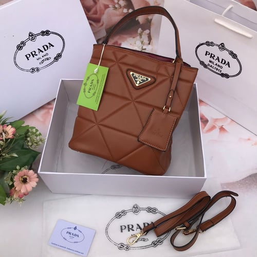 شنط PRADA نسائي بعدة الوان