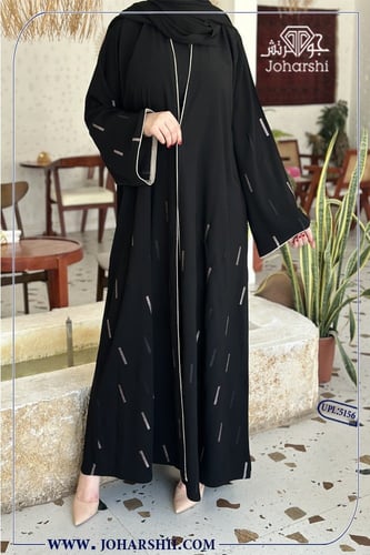 عباية سوداء مطرزة مخطط