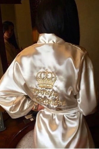 روب عروس بيج مطرز بأناقة - روب العروس للمكياج