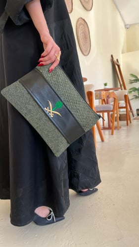 شنط باوتش يد بشعار سيفين ونخله - باوتش نسائي