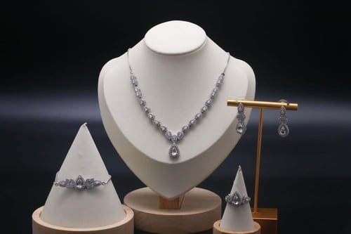 طقم سهره زركون فضي أنيق