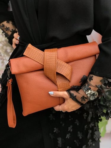 شنط باوتش نسائي بتصميم تويد أنيق