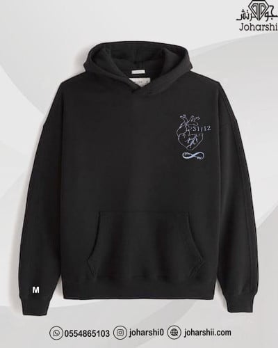 هودي اسود طباعه رسمه القلب ( حرف ) بجودة عالية