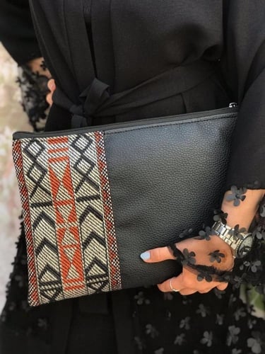 شنطة باوتش جلد مع قماش السدو