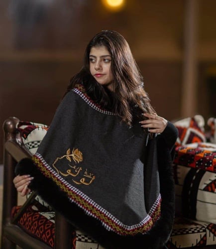 وشاح شتاء نسائي بتطريز فاخر