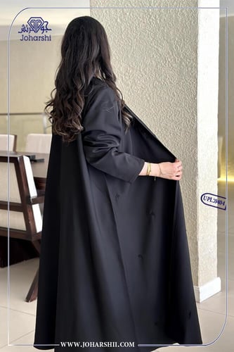 عباية قماش باربي مزخرفة بأناقة