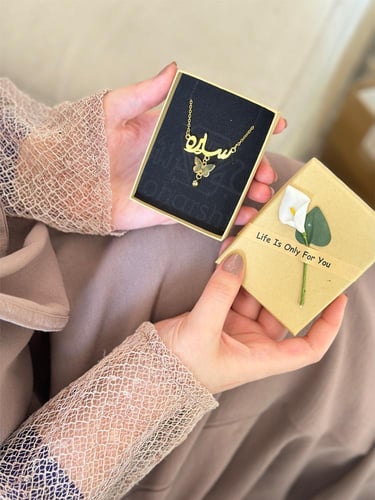 سلسال الفراشة المطلي بالذهب بتصميم أنيق