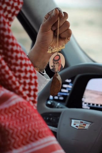 تعليقة سيارة بصورة مع كسرة العود مطلية ذهب