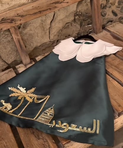 فستان اليوم الوطني للبنات لون اخضر بتصميم انيق