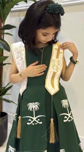 فستان اليوم الوطني بالاسم لون اخضر