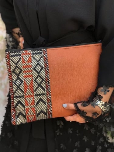 شنطة باوتش جلد مع قماش السدو