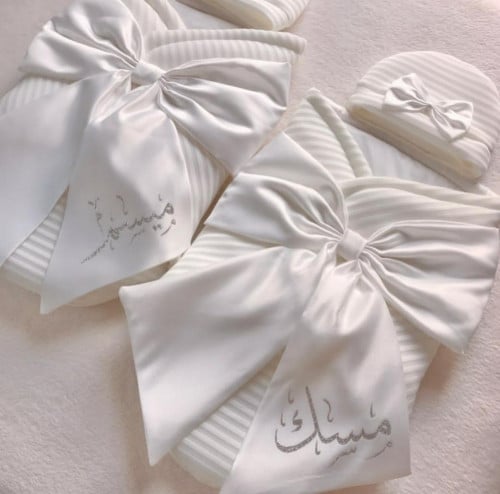 مدس اطفال مواليد مطرز أبيض مع طاقية C-21