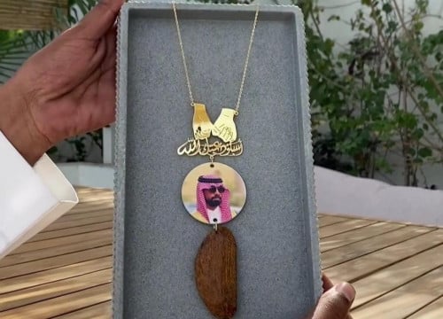 تعليقة سيارة بخور مخصصة بتصميم فريد وصورة شخصية