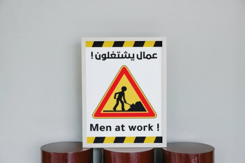لوحة عمال يشتغلون