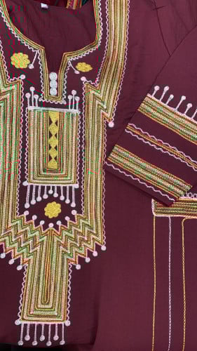 جلابيه عنابي تطريز ملون