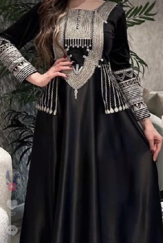 فستان اسود بتطريز عسيرى قماش ستان