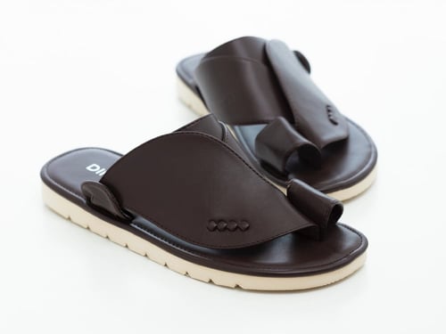 حذاء شرقي ناعم