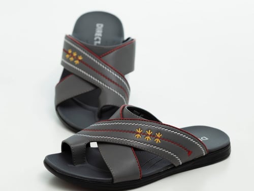 حذاء شرقي مطرز اسود