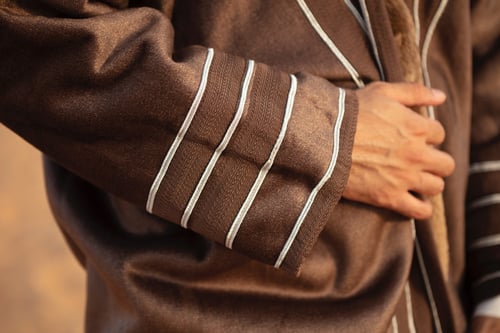 فروة مخمل مطرزة