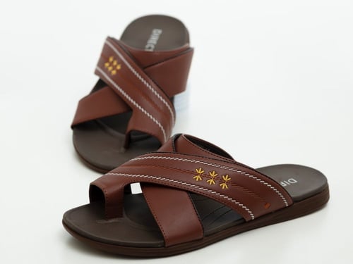 حذاء شرقي مطرز اسود