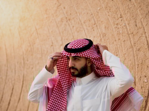 شماغ أشبيل احمر غامق كلاسيكي دم الغزال