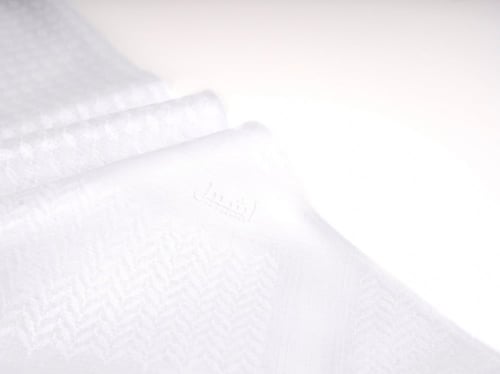 شماغ أشبيل أبيض ناصع