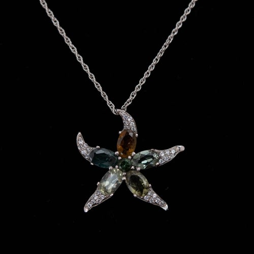 تعليقة فضة بشكل نجمة البحر بتصميم الألماس مع الأحج...