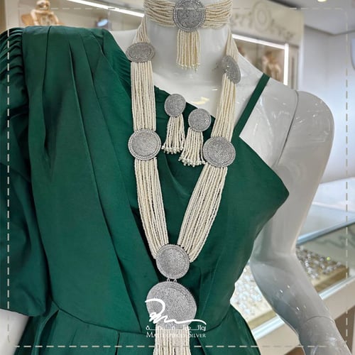 طقم لؤلؤ و فضة للمناسبات تصميم فاخر