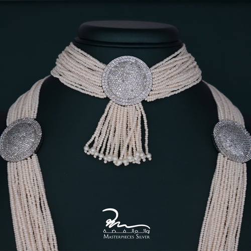 طقم لؤلؤ و فضة للمناسبات تصميم فاخر