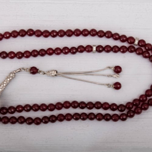 سبحة من العقيق اليمني الفاخر حجر باللون الروبي يتم...