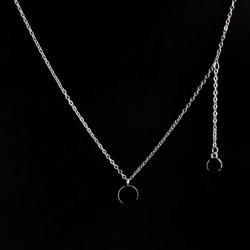 سلسلة فضة جذابة للنساء باللون الاسود