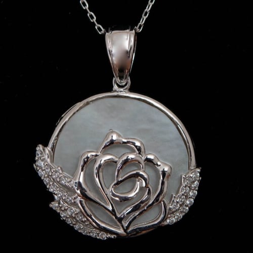 تعليقة فضة الوردة