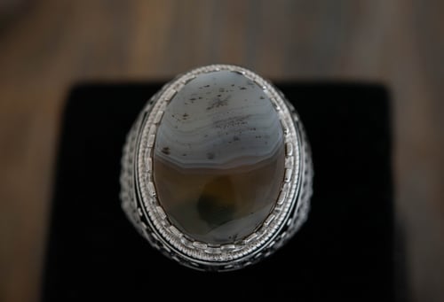 خاتم رجالي من الفضة والعقيق اليماني