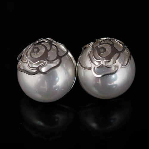 حلق فضة مع لؤلؤ فخامة وأناقة