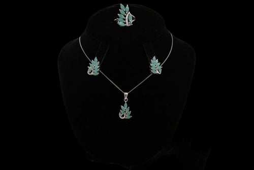 طقم فضة حريمي فخم مع أحجار كريمة