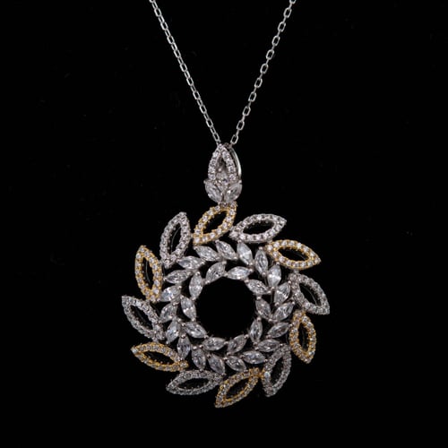 تعليقة فضة مميزة باللون الذهبي والفضي