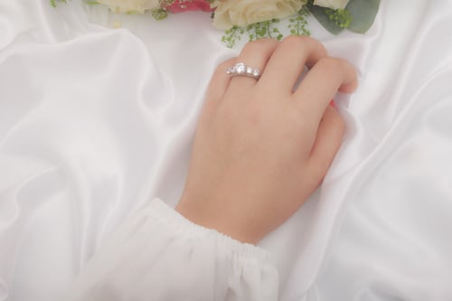 خاتم فضة بناتي بخمسة احجار زركون