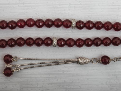 سبحة من العقيق اليمني الفاخر حجر باللون الروبي يتم...