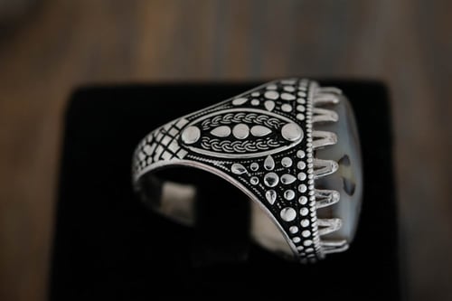 خاتم رجالي من الفضة والعقيق اليماني