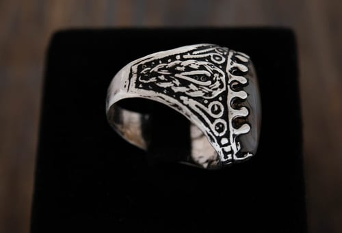 خاتم رجالي من الفضة والعقيق اليماني