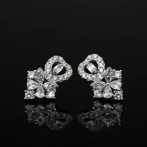 حلق من فضة تصميم الألماس