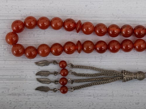 سبحة من احجار العقيق اليماني